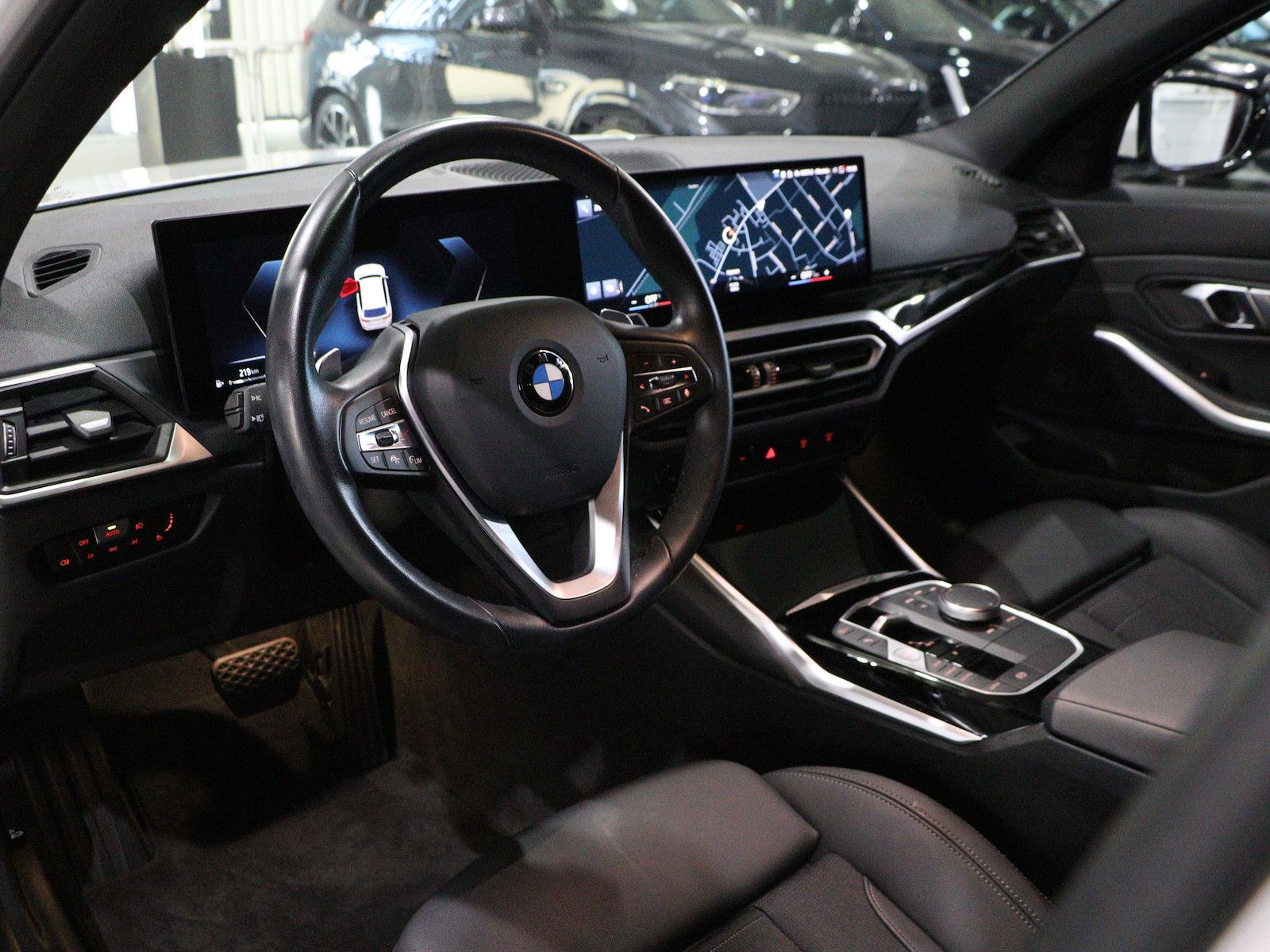 BMW 318d Touring SHADOW LEDER CURVED LED 3-ZONEN foto 15