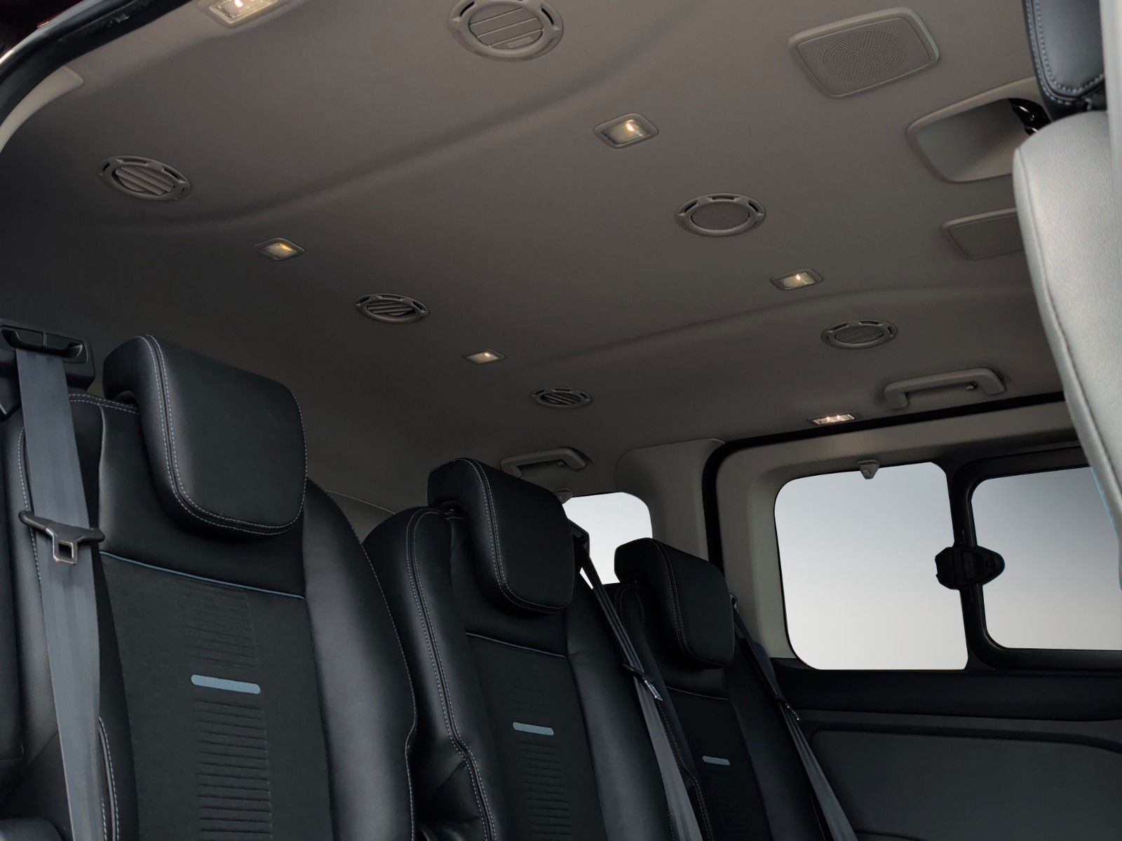 Fahrzeugabbildung Ford TOURNEO CUSTOM 320 L1 ACTIVE STHZ AHK KAM ASSIST