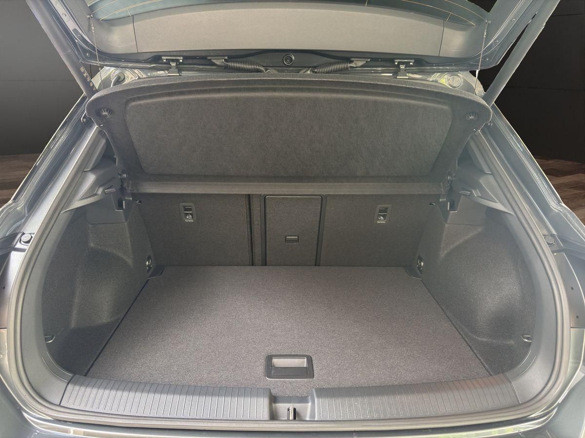 T-Roc R-Line 1.5 TSI DSG RFK APP-CONNECT BLACK-S