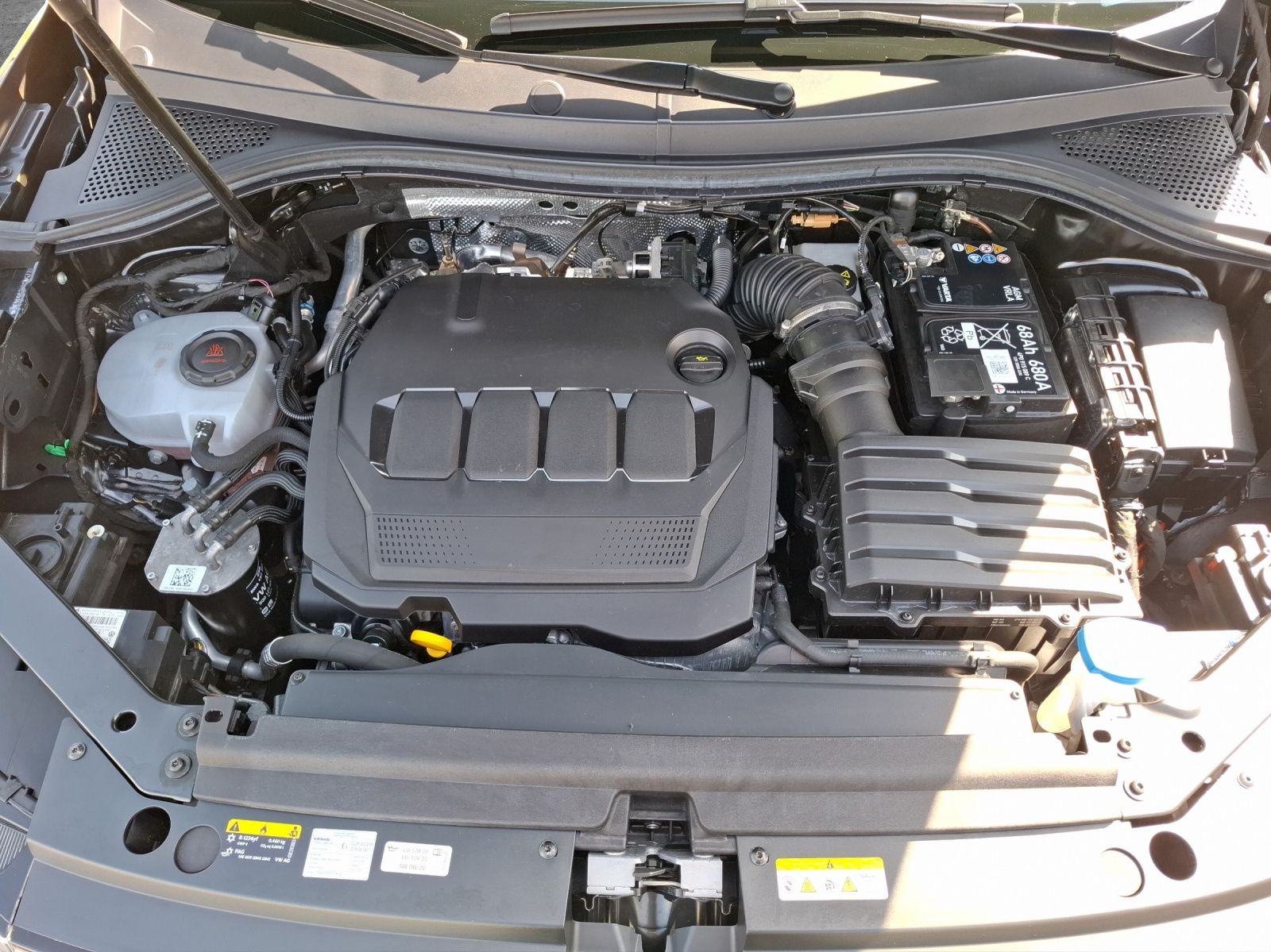 Fahrzeugabbildung Volkswagen Tiguan TDI R-Line DSG STH AHK LED AID ACC RFK 20