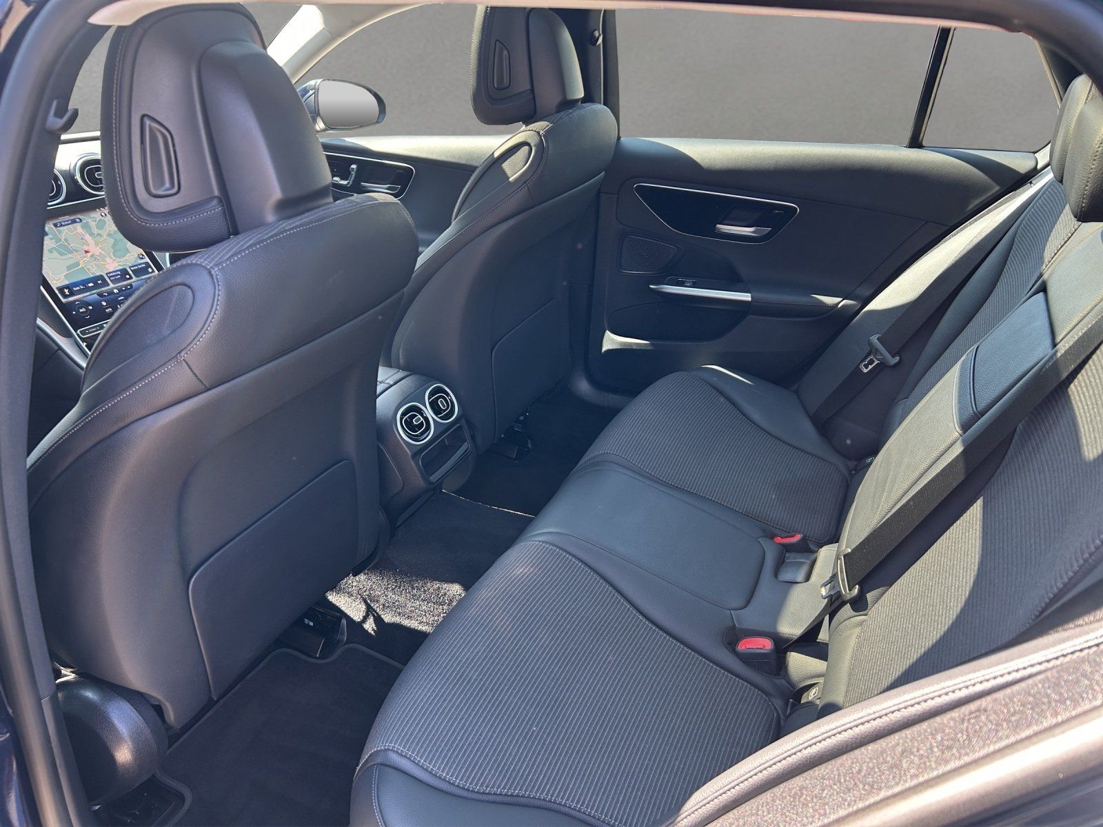 Fahrzeugabbildung Mercedes-Benz C 300 e T Avantg DISTRO Pano Memo KeyGo Business