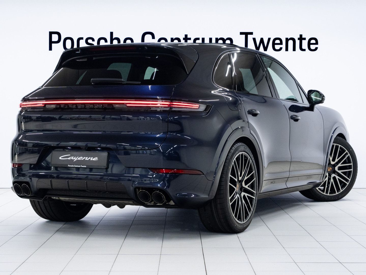 Porsche Cayenne E-Hybrid Black Edition imagem 3