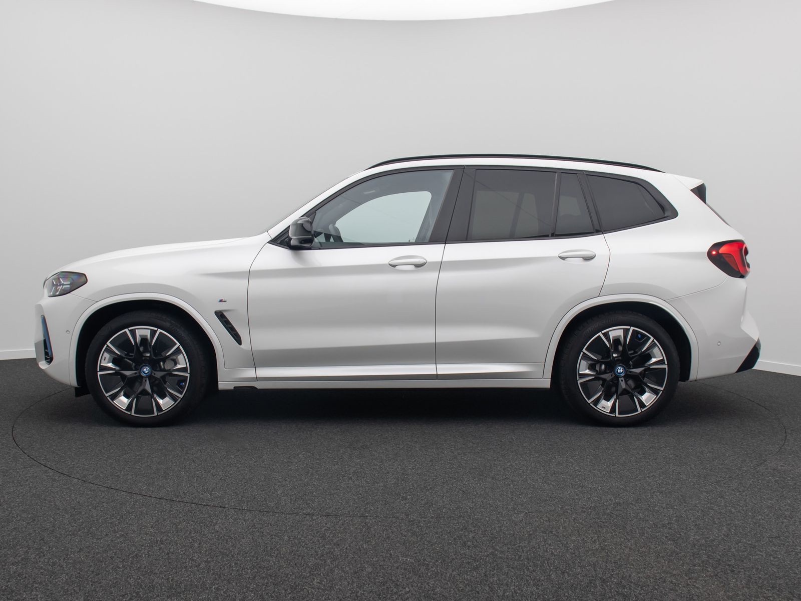 Fahrzeugabbildung BMW iX3 Impressive ACC 360°HUD AHK DAB Panorama H/K