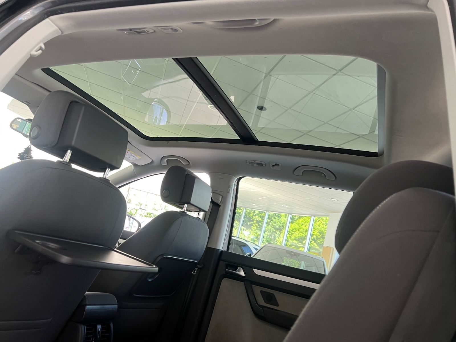 Fahrzeugabbildung Volkswagen Touran 1.4TSI CrossTouran * 7.Sitzer*PANO*KAMERA