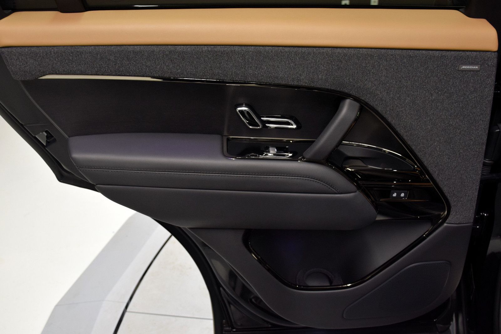 Fahrzeugabbildung Land Rover Range Rover Sport D350 Autobiography SV Bespoke