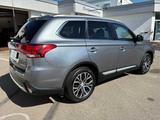 Mitsubishi Outlander 2.0 4WD CVT 7-Sitzer, Top - Mitsubishi Outlander 7-Sitzer