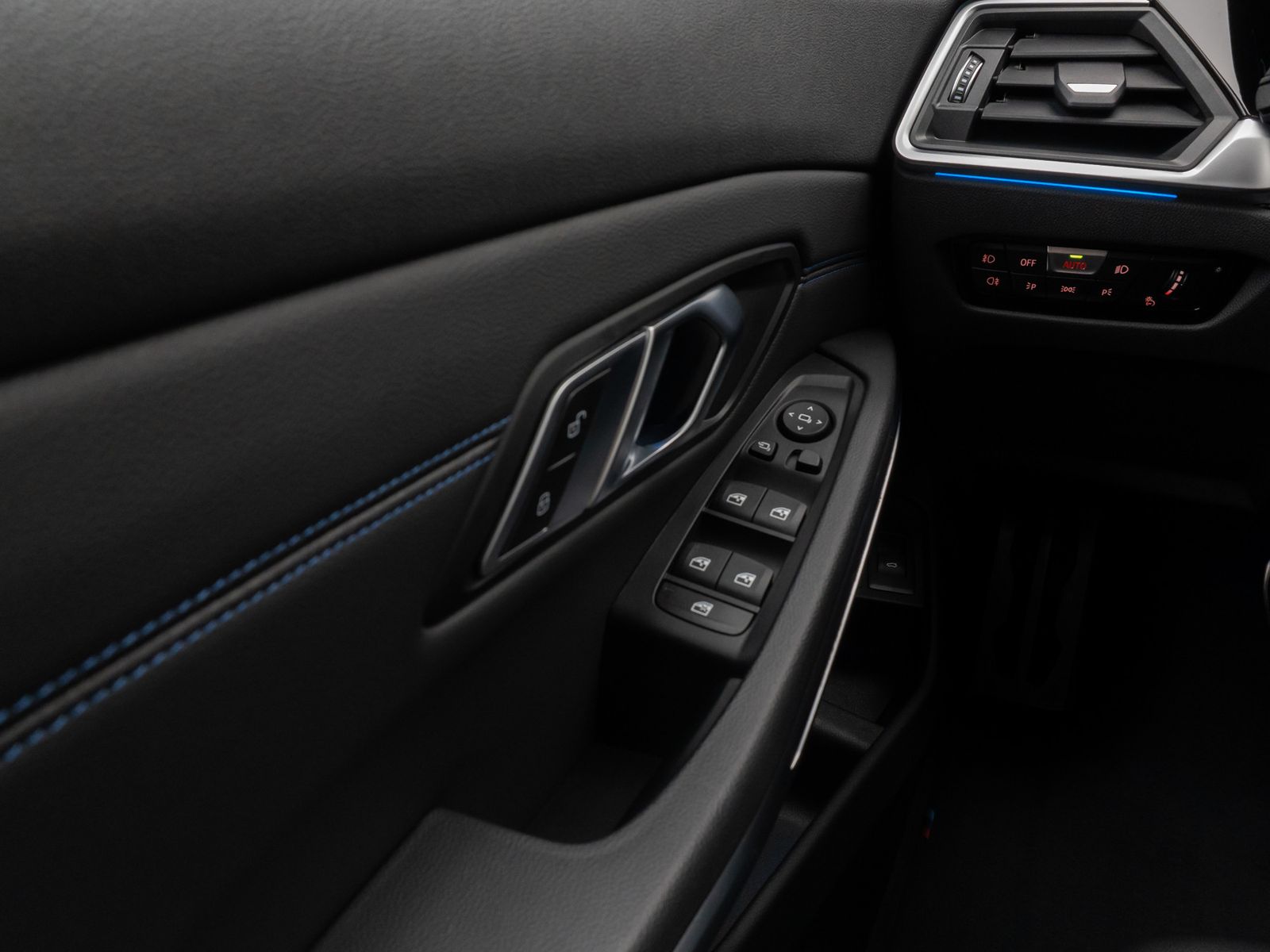Fahrzeugabbildung BMW 330e M Sport Kamera Laser HUD HiFi AHK Stop&Go