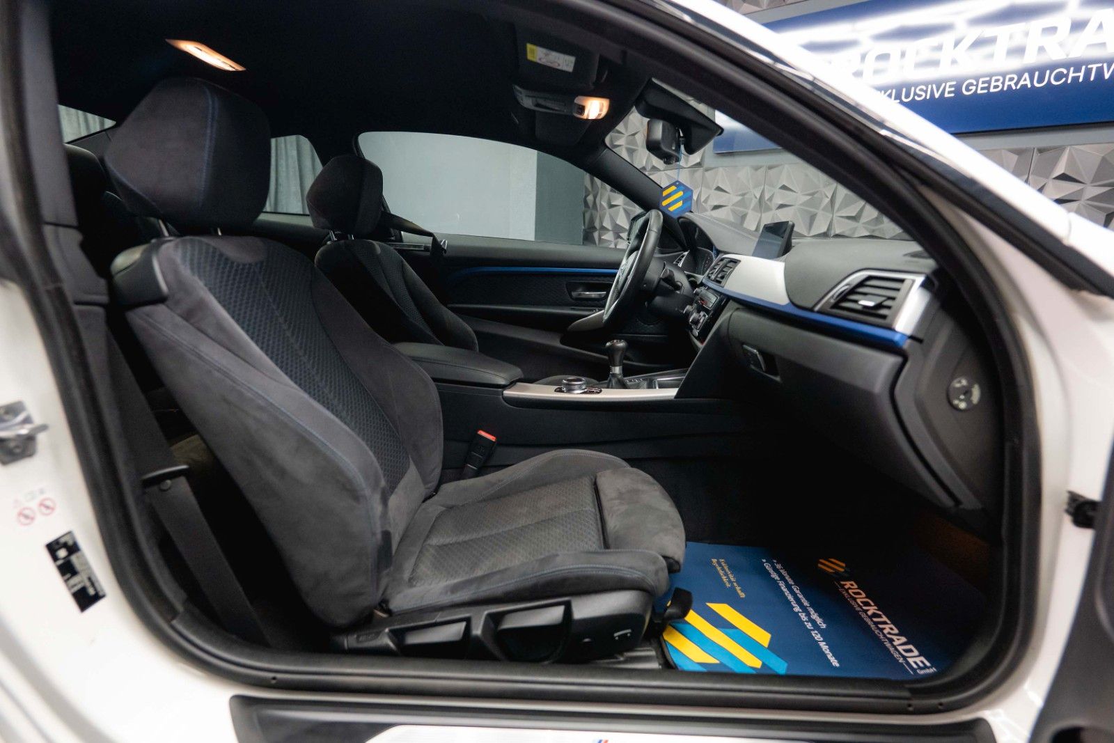 Fahrzeugabbildung BMW 420i M Sport Coupe Shadow Line Performance LCI