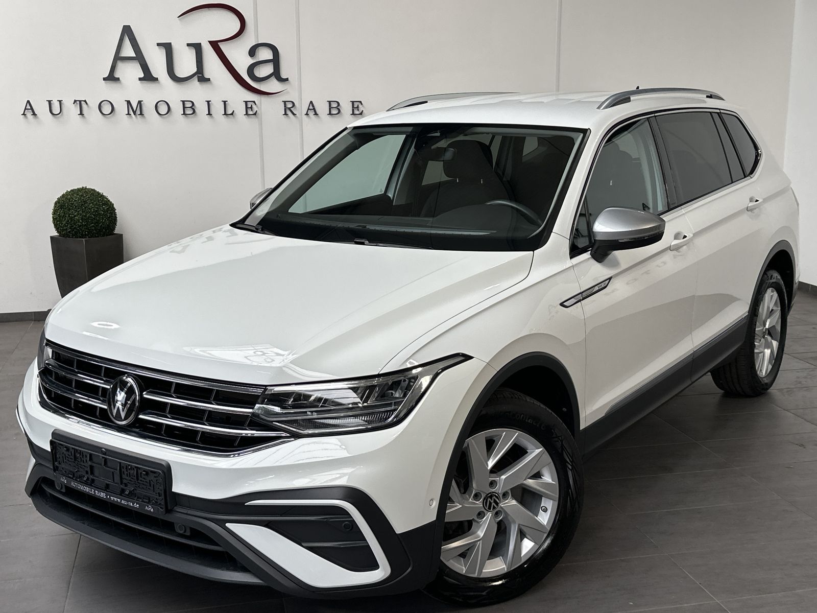 Fahrzeugabbildung Volkswagen Tiguan Allspace Life 4Motion NAV+LED+ACC+360°+VC