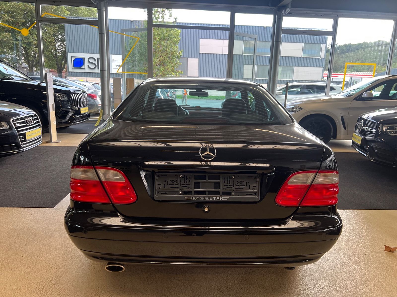Fahrzeugabbildung Mercedes-Benz CLK 320 AVANTGARDE * 1.HAND *