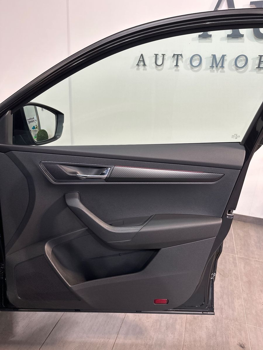 Fahrzeugabbildung SKODA Karoq 2.0 TDI DSG 4x4 Sportline NAV+ACC+360GRAD