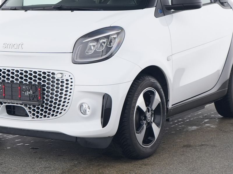 Fahrzeugabbildung Smart smart EQ fortwo Exclusive*Kamera*Media*LED*22kW*