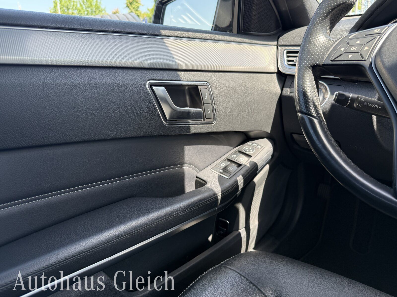 Fahrzeugabbildung Mercedes-Benz E 200 T Avantgarde Comand/AHK/RückfahrkamaraFIS