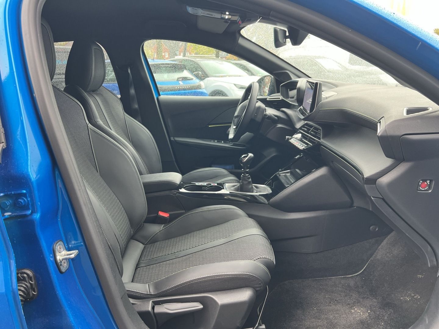 Fahrzeugabbildung Peugeot 208 GT PureTech 100 Navi 360 Kamera DAB SHZ ACC