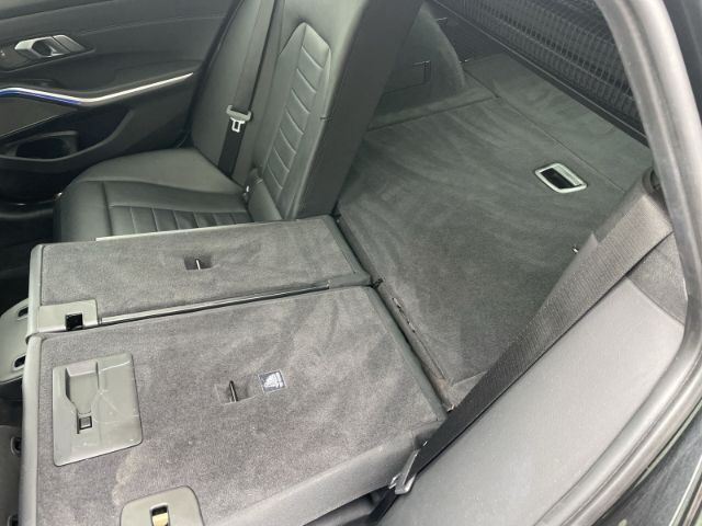 Fahrzeugabbildung BMW 340 i M xDrive Mild-Hybrid Autom. AHK, Panoramad