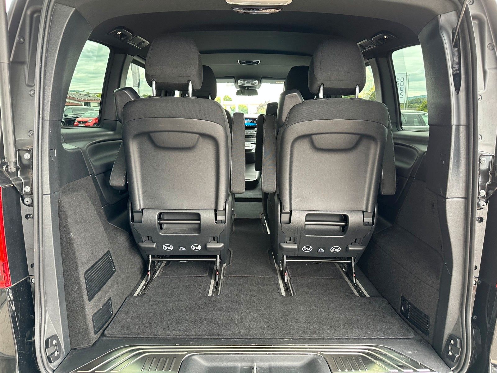 Fahrzeugabbildung Mercedes-Benz V 250 d EDITION AMG Kompakt ILS elektr Türen