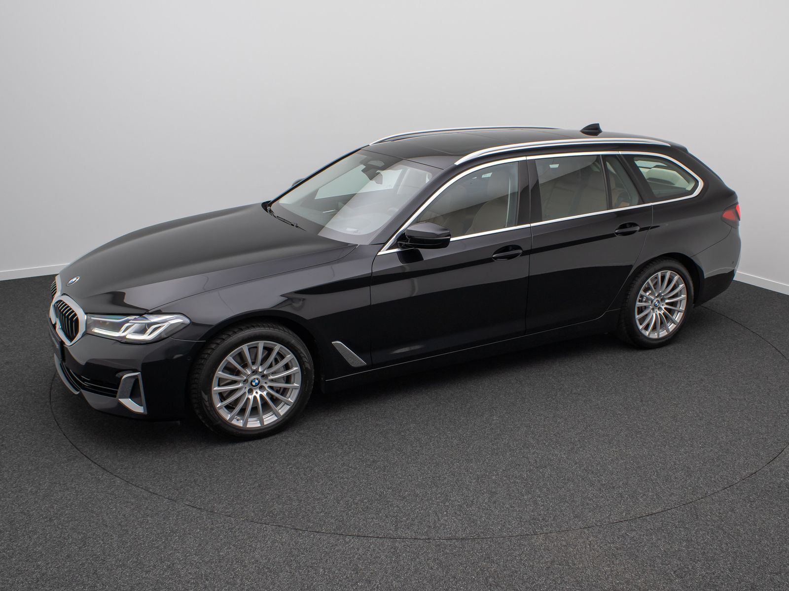 Fahrzeugabbildung BMW 540d xD Luxury Line Panorama HUD HIFi DAB DisKey