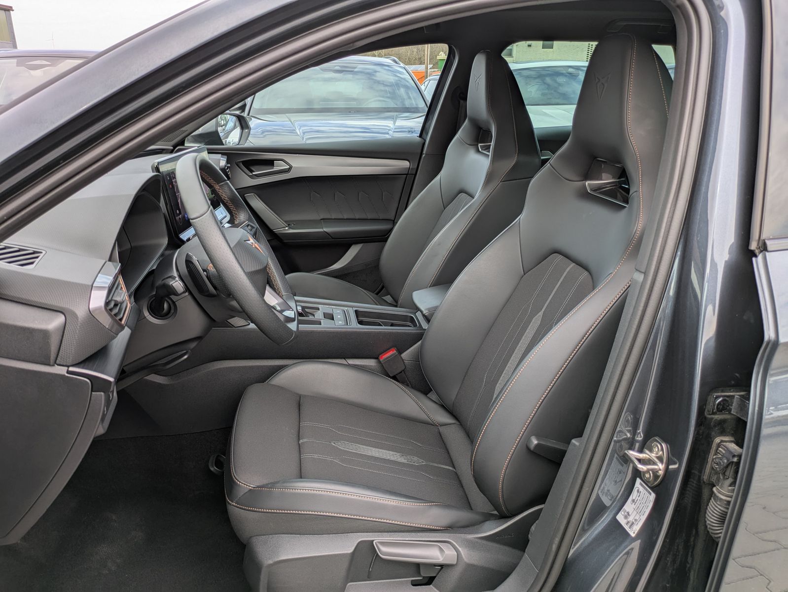 Fahrzeugabbildung CUPRA Leon VZ 2.0TSI 4Drive ACC*PANO*MATRIX*DCC*LM19"
