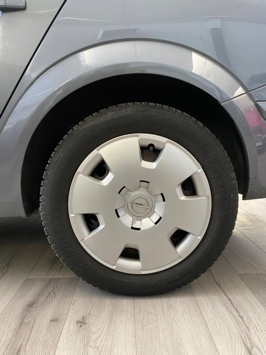Opel Astra 2005 — photo 15