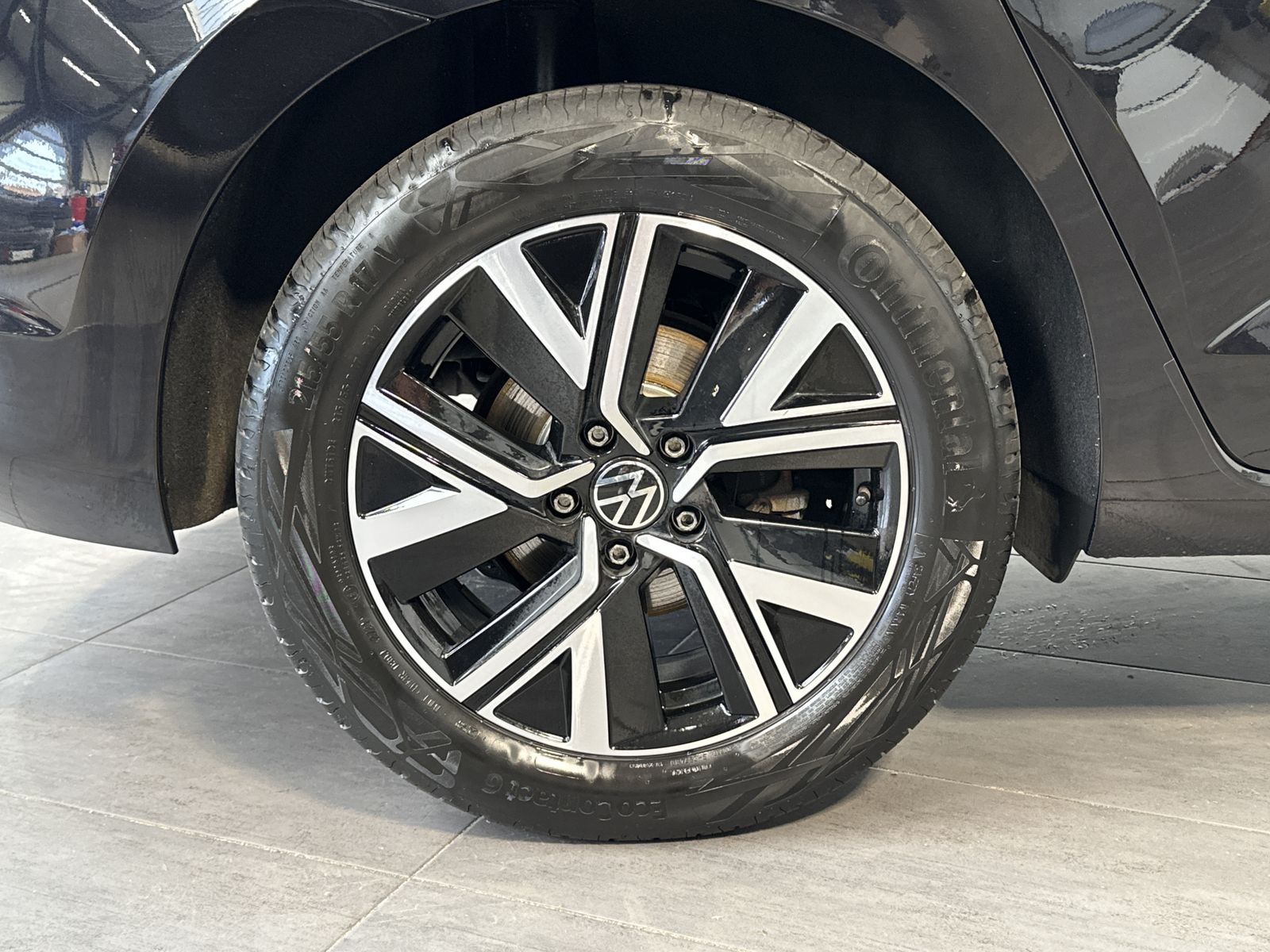 Fahrzeugabbildung Volkswagen Touran 2.0 TDI DSG Highline NAV+LED+ACC+KAM+17ZO