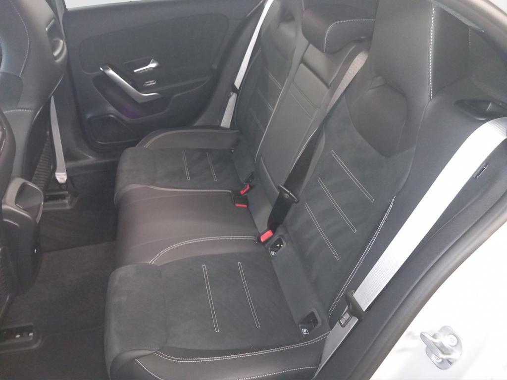 Fahrzeugabbildung Mercedes-Benz A 180 Kompaktlimousine AMG Line*Night Paket*LED