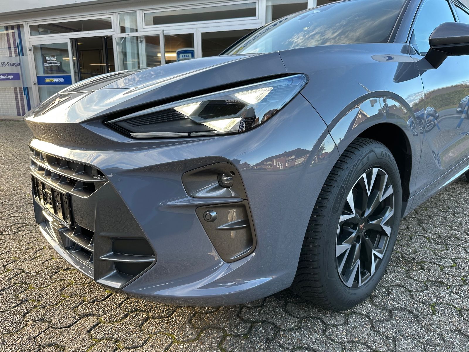 Fahrzeugabbildung CUPRA Terramar 1.5 eTSI DSG Navi/Pano/ACC/LED/AHK/GJR