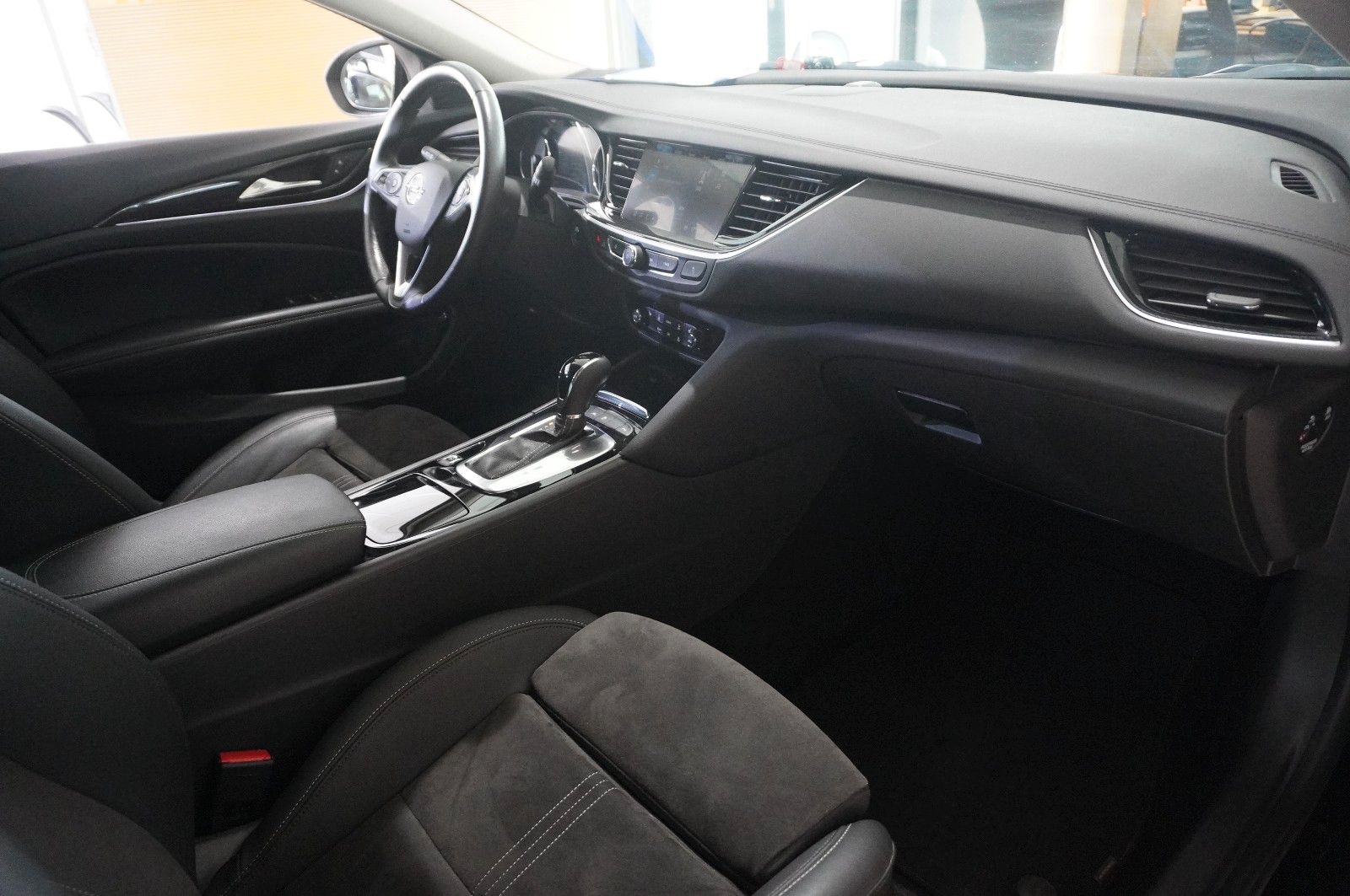 Fahrzeugabbildung Opel Insignia B ST 2.0D ELEGANCE NAVI/LED/KAMERA/DAB+