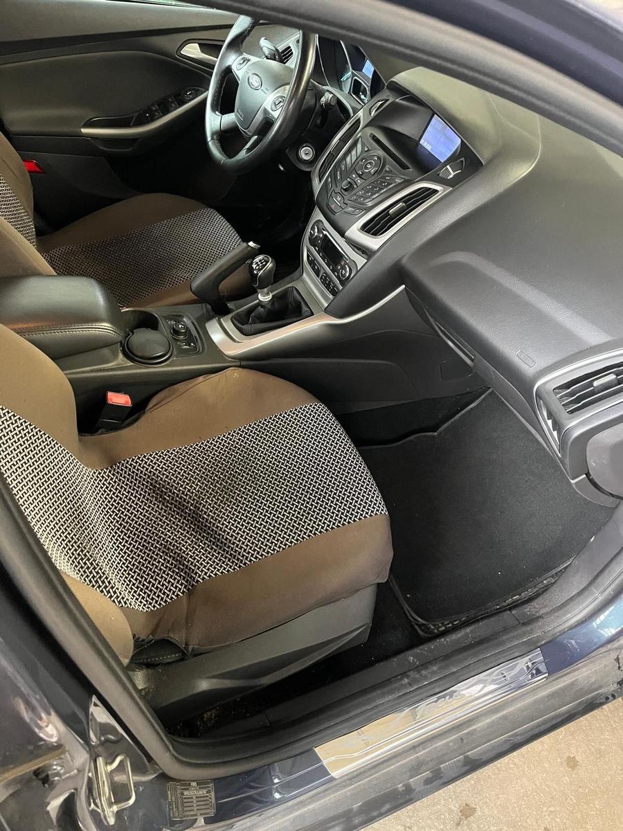 Ford Focus 2014 — photo 10