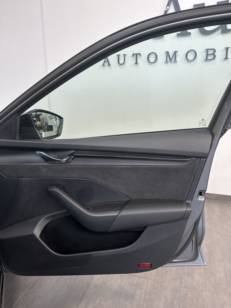 Fahrzeugabbildung SKODA Octavia Combi 1.4 TSI iV RS DSG NAV+LED+KAM+18ZO