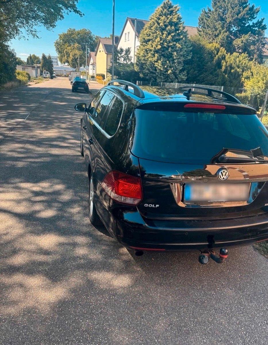 Volkswagen Golf 2011 — engine 105 HP (77kW)