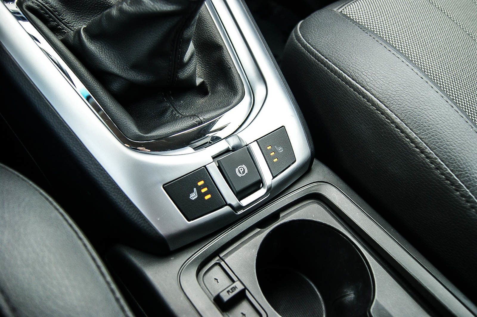 Fahrzeugabbildung Opel Antara 2.0 CDTi 4x4 170PS EDITION EURO6 NAVI PDC