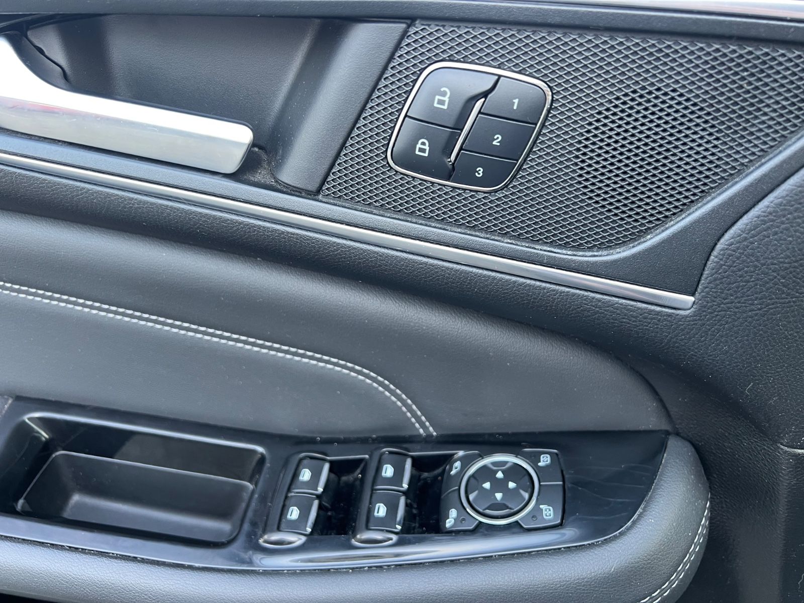 Fahrzeugabbildung Ford S-MAX Titanium ST LINE *KAMERA*MEMORY*LED*