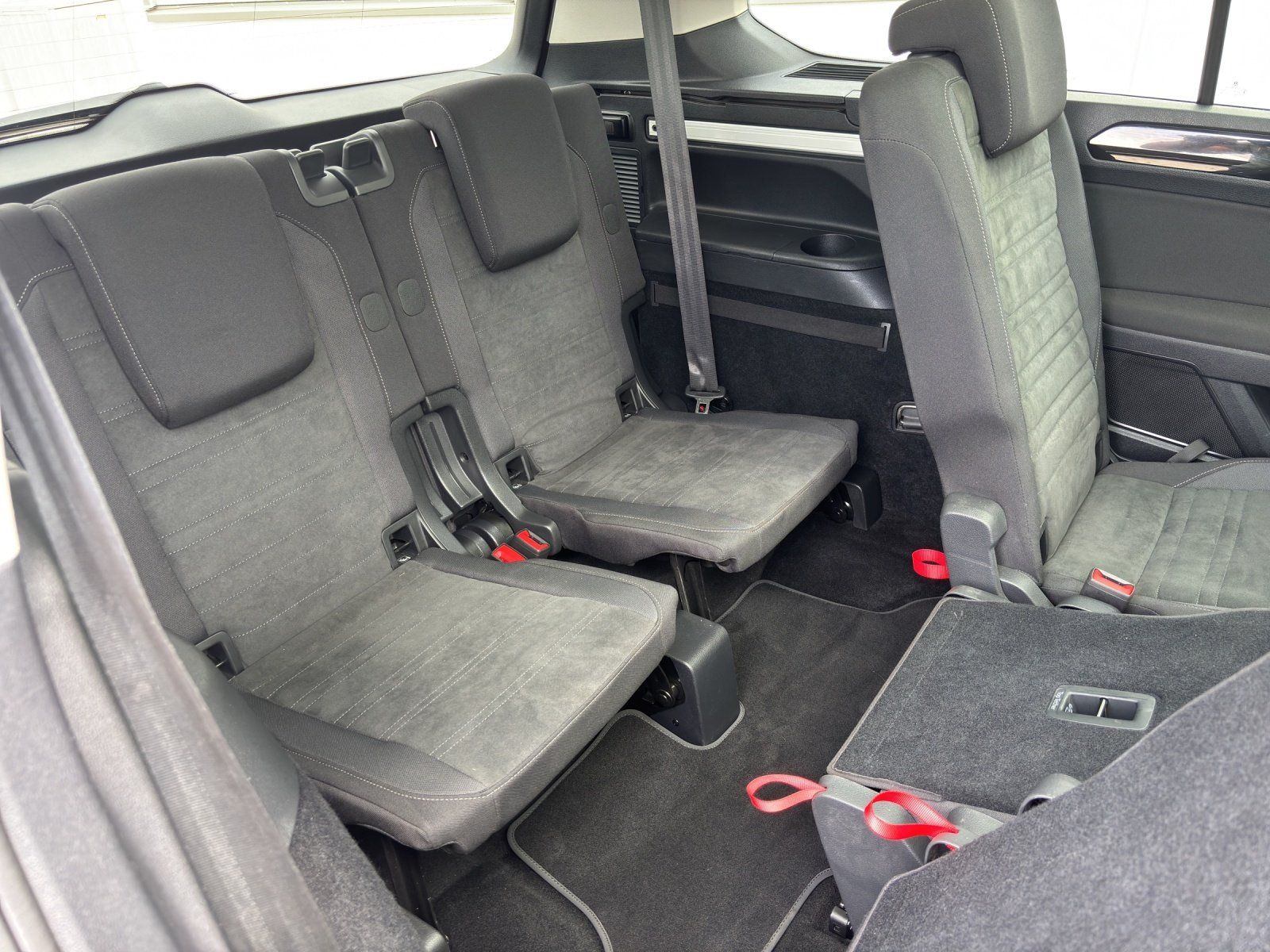 Fahrzeugabbildung Volkswagen Touran 1.5 TSI DSG Highline/PANO-DACH/KAMERA/7Si