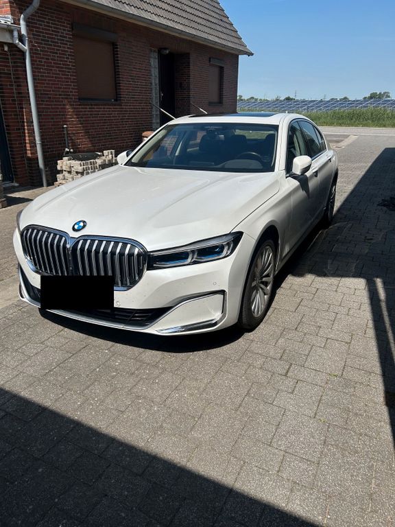 Image of BMW 740