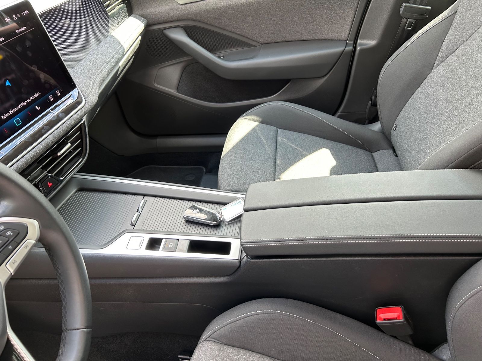 Fahrzeugabbildung Volkswagen Passat Variant 1.5 eTSI DSG Navi Shz