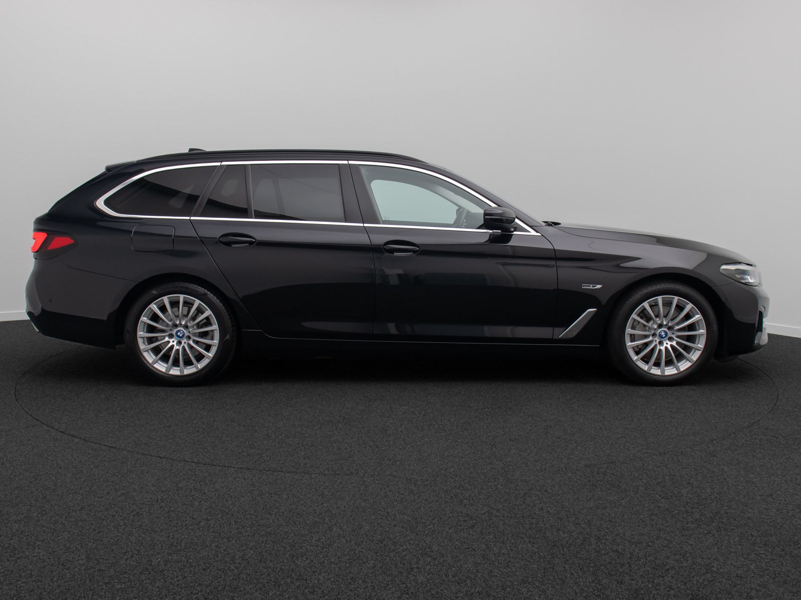 Fahrzeugabbildung BMW 530e Alarm AHK HUD DAB 4xKlima HiFi Leder Sport