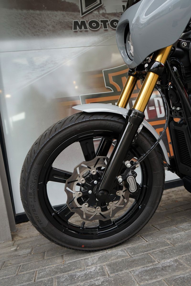 Fahrzeugabbildung Harley-Davidson Softail Street Bob 114 CLUBSTYLE Öhlins Zard DON