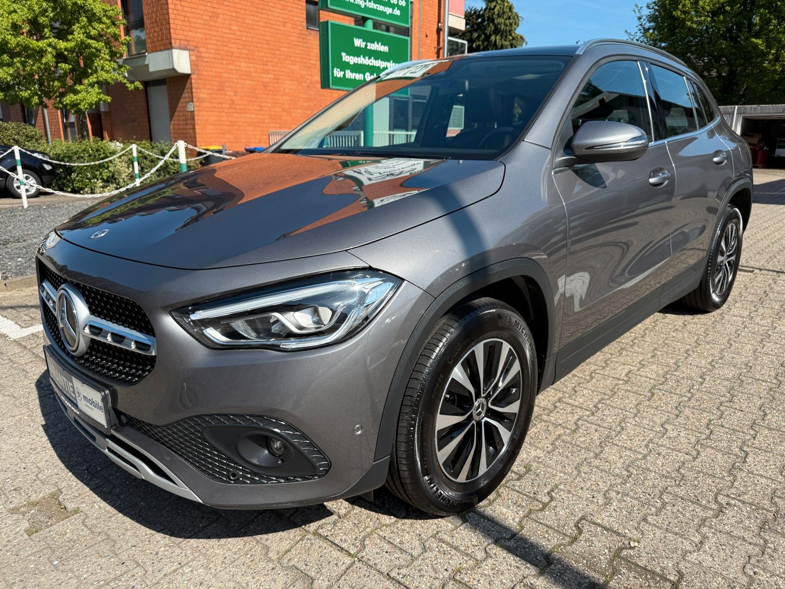 Fahrzeugabbildung Mercedes-Benz GLA 200 STYLE LEDER AUTOMATIK PANO KAMERA