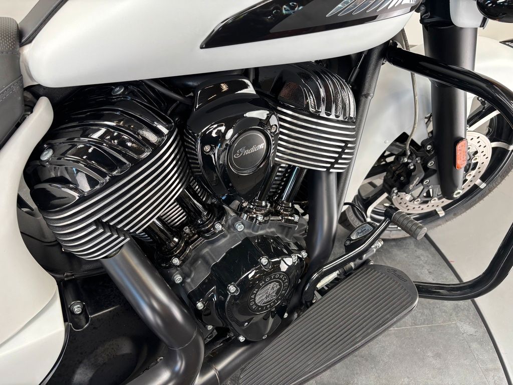 Fahrzeugabbildung Indian CHIEFTAIN DARK HORSE *SCHECKHEFTGEPFLEGT