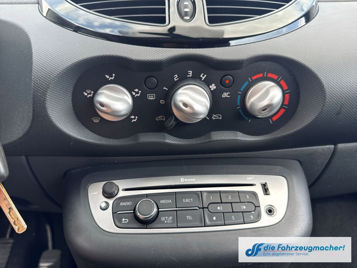 Fahrzeugabbildung Renault Twingo Dynamique 1.2 16V Temp Tel.-Vorb. GA Spee