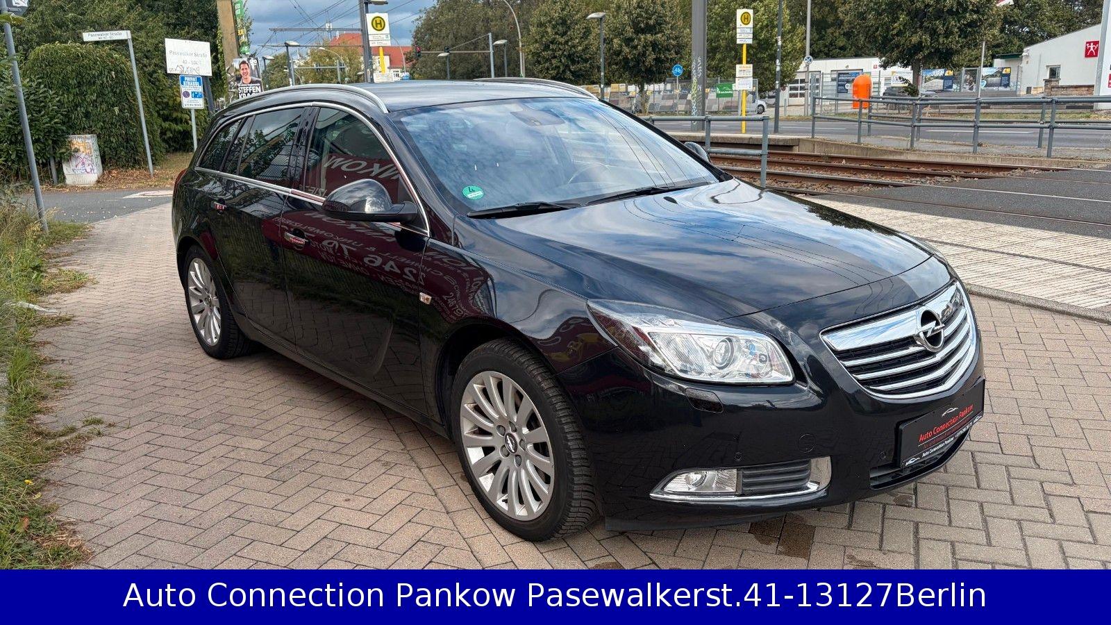 Opel Insignia 2011 — rear view