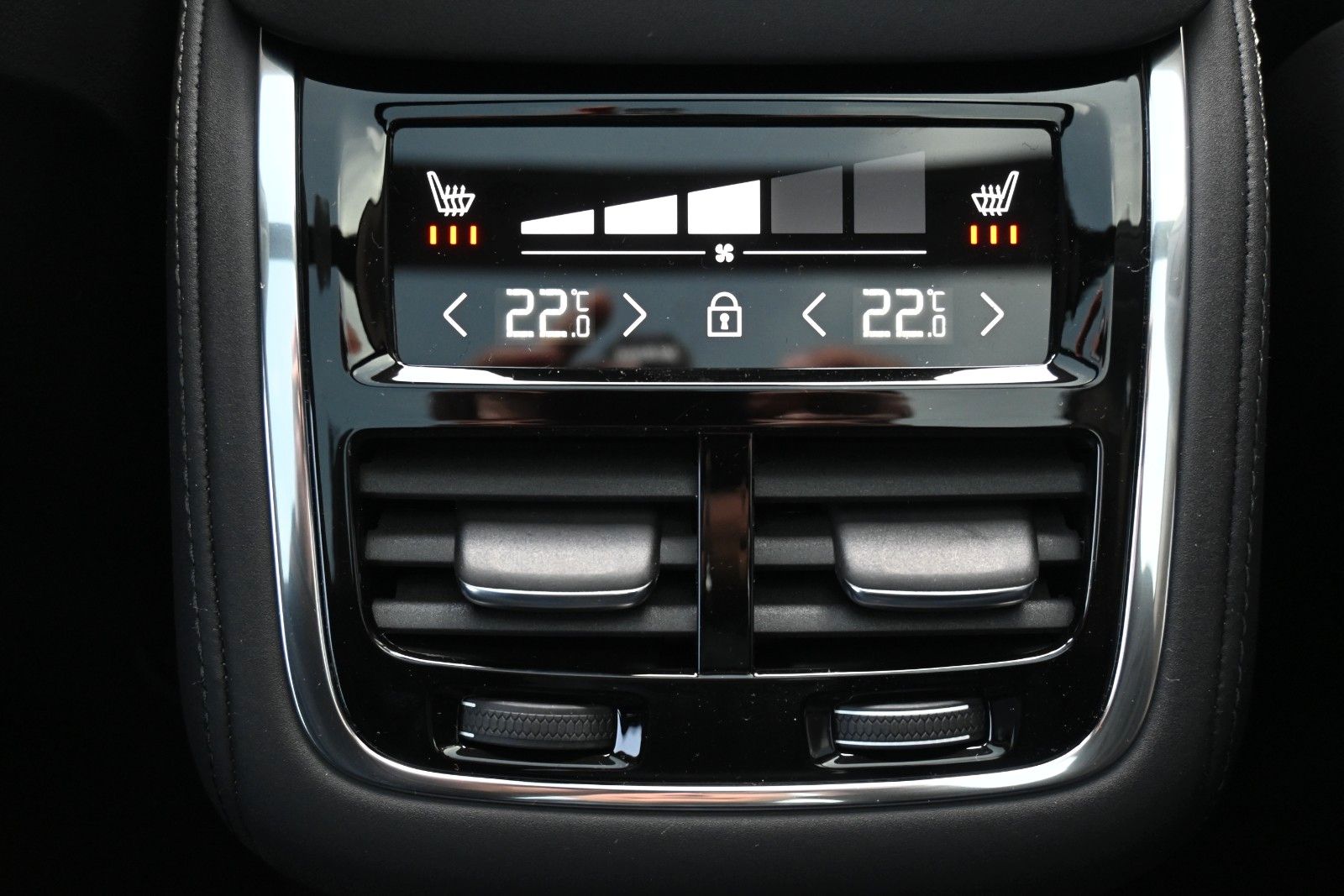 Fahrzeugabbildung Volvo XC90 T8 AWD Ultra Dark Recharge Plug-In Hybrid