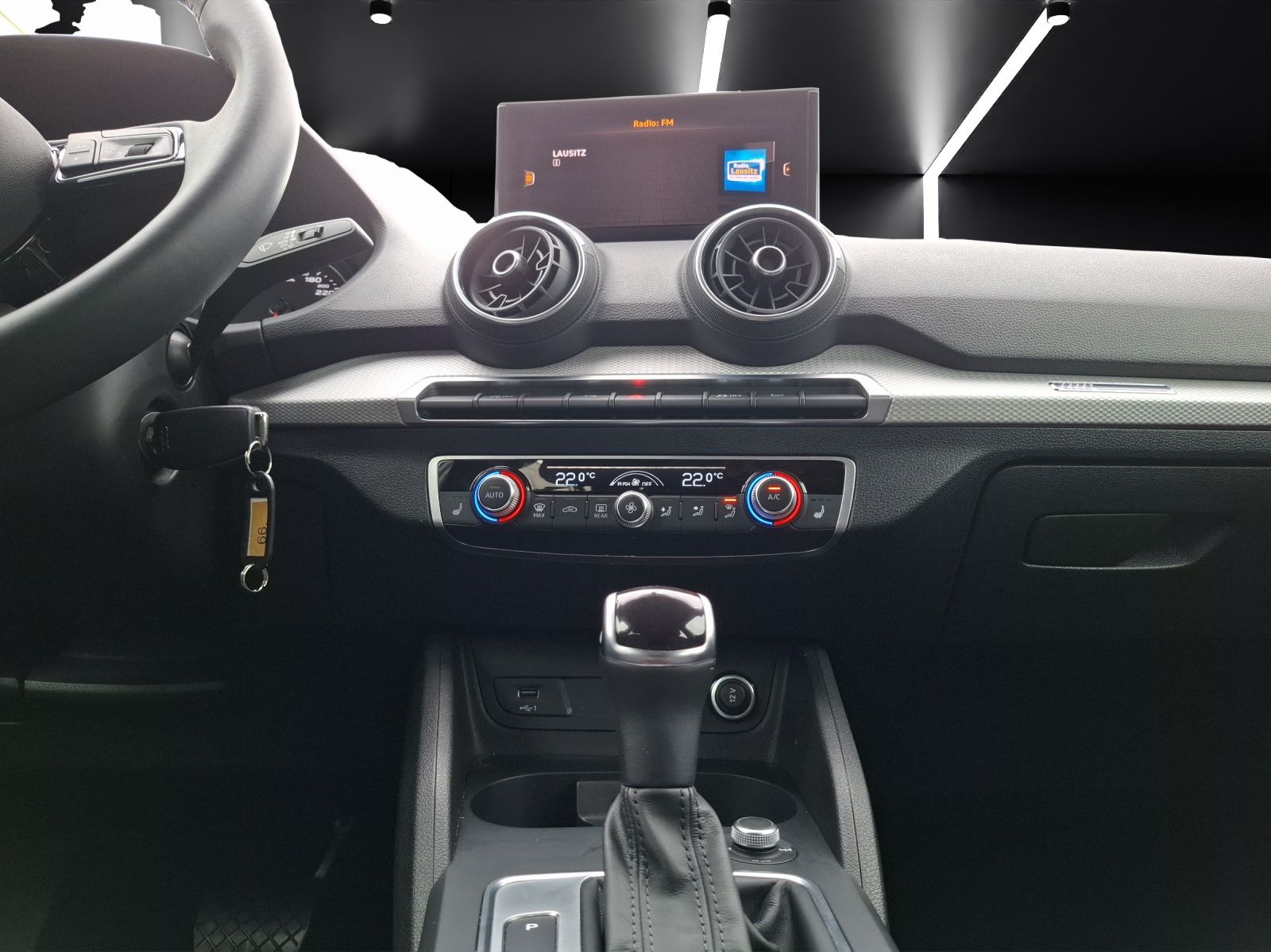 Fahrzeugabbildung Audi Q2 35 TFSI advanced S-tronic LED Navi ACC RFK SH