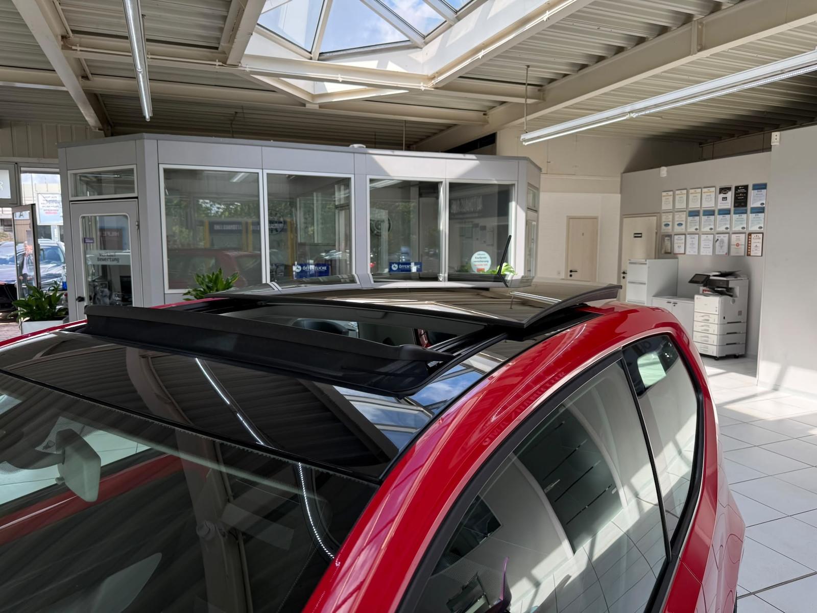 Volkswagen up! 1.0 cheer Panorama Navi Sitzheiz. PDC GRA