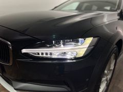 VOLVO V90 Cross Country D5 ALLRAD / 1.HD /235PS /B&W VOLVO V90 Cross Country D5 ALLRAD / 1.HD /235PS /B&W