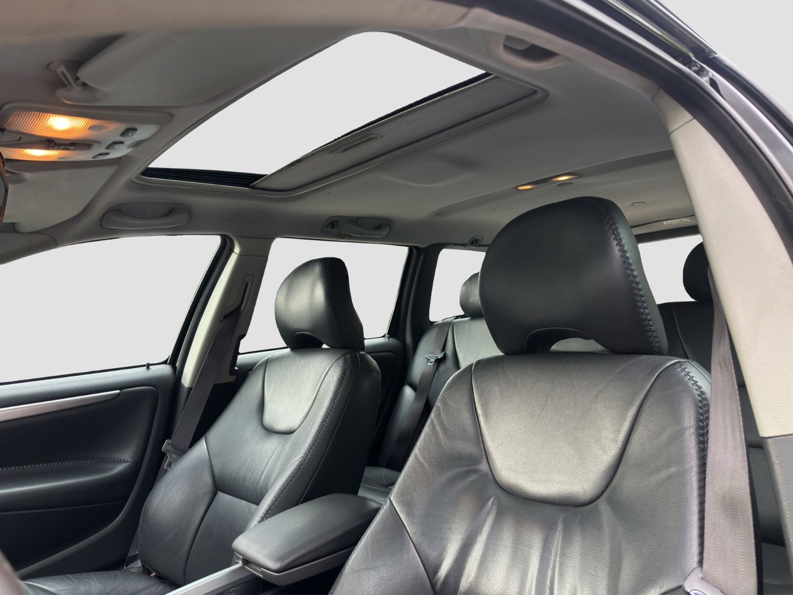 Fahrzeugabbildung Volvo V70 XC 2.4 T AWD/Leder/Schiebedach/Sitzheiz./