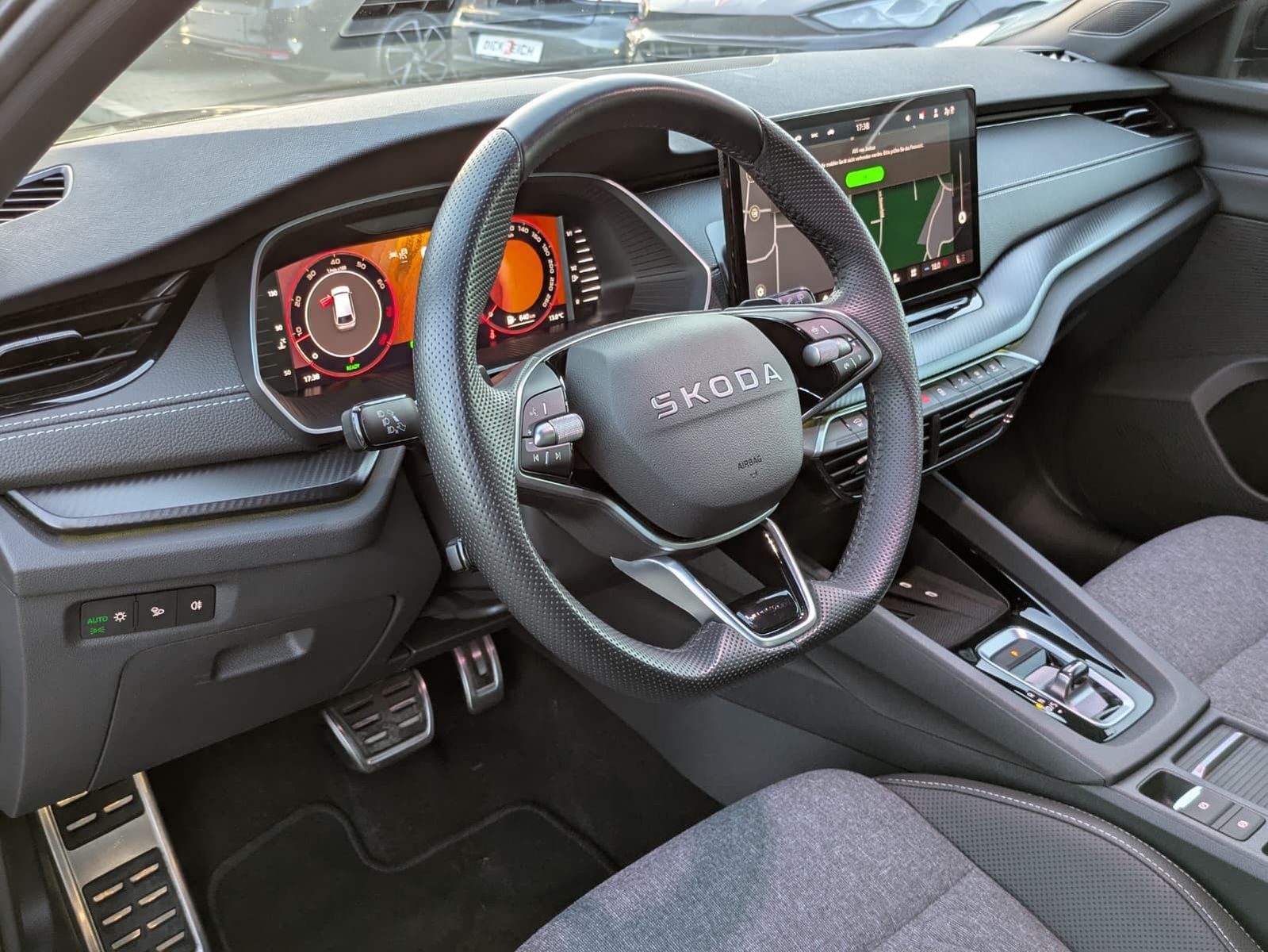 Fahrzeugabbildung SKODA Octavia 1.5 DSG Sportline PANO*MATRIX*AHK*5J.GAR