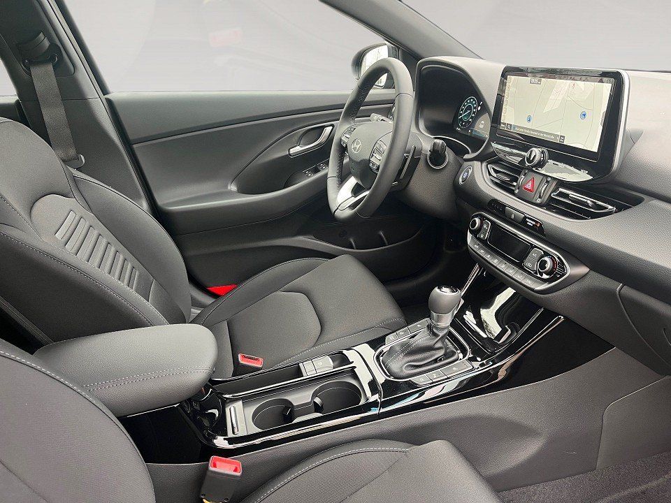 Fahrzeugabbildung Hyundai i30 1.5T 140PS DCT ADVANTAGE Plus Pano