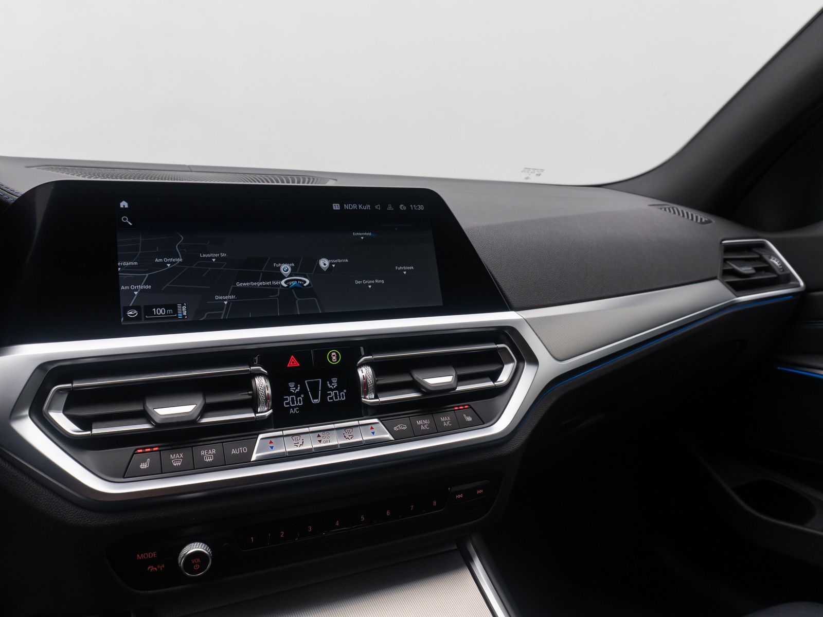 Fahrzeugabbildung BMW 330e xD M Sport DAB Laser AHK HUD Kamera Alarm