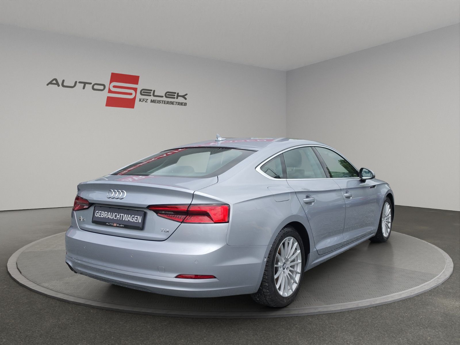 Fahrzeugabbildung Audi A5 Sportback basis NAVI PDC